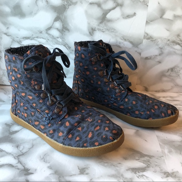 Toms Women’s High Top Ankle Shoes Fleece Lined Blue Pink Leopard Print - Picture 1 of 16